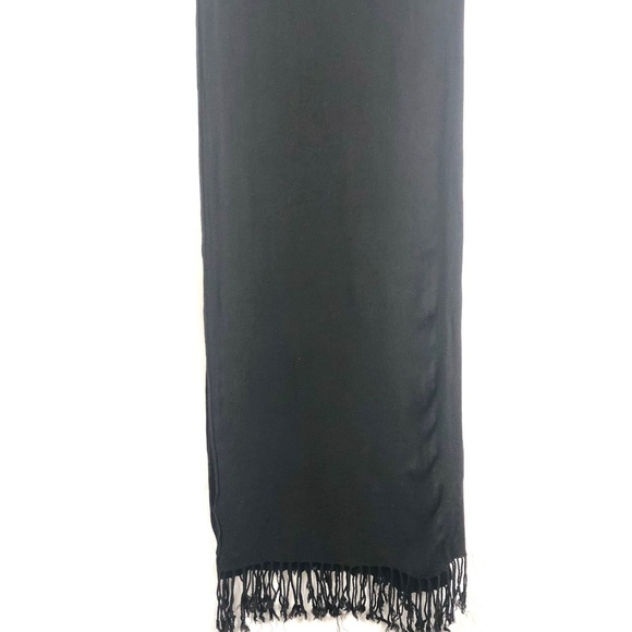 ⭐️ 5/$30- Large Lightweight black scarf 🧣